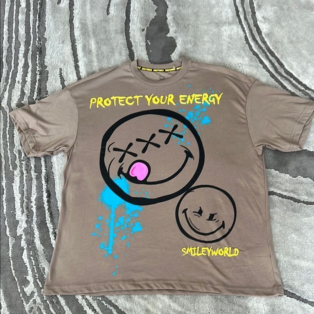 Men’s Loose Fit  Smiles Graphic Tee